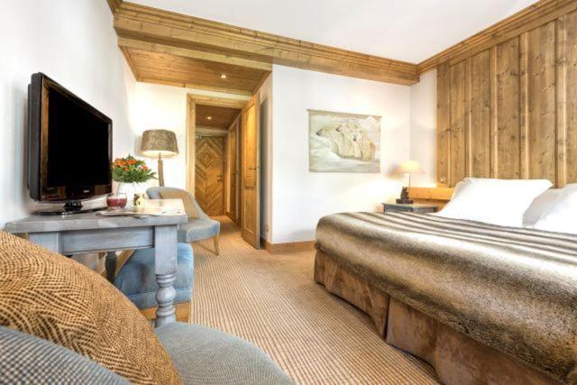Двухместный (Улучшенный двухместный номер с 1 кроватью или 2 отдельными кроватями) отеля Hôtel Les Barmes De l'Ours, Валь-дизер