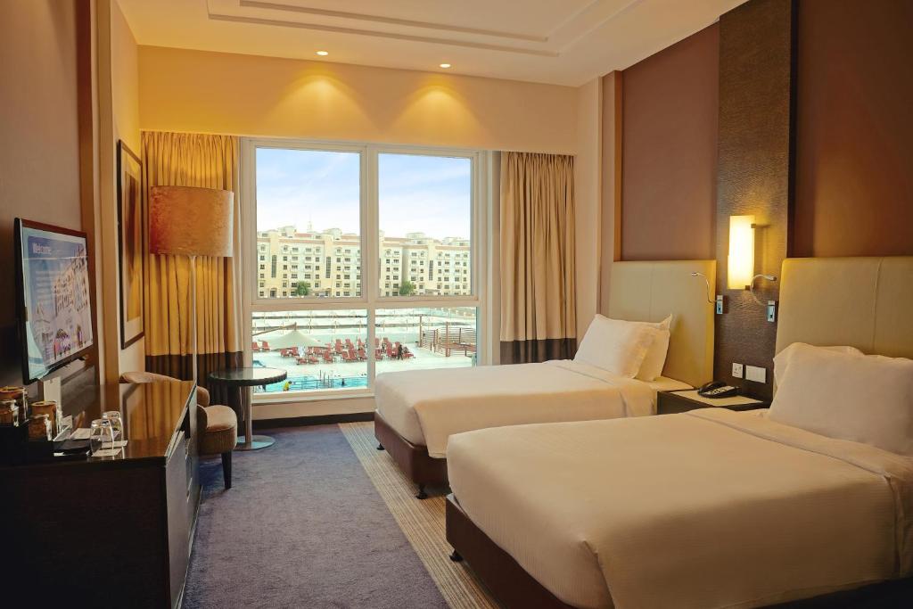 Двухместный (Двухместный номер с 2 отдельными кроватями и видом на бассейн) отеля Hili Rayhaan by Rotana, Аль-Айн