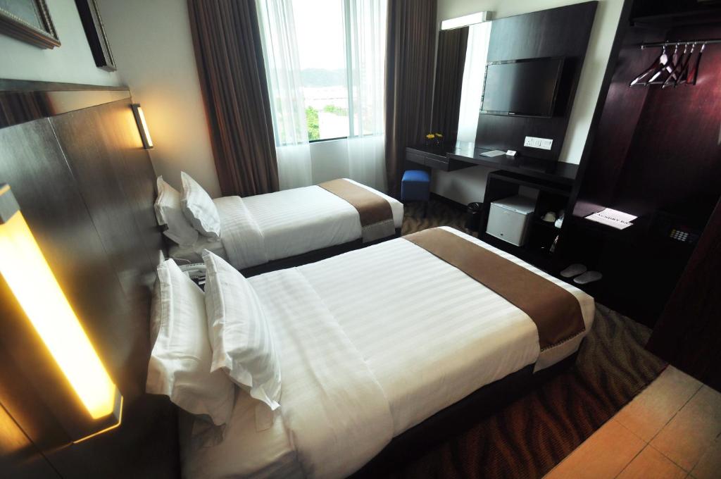 Двухместный (Улучшенный двухместный номер с 2 отдельными кроватями) отеля Dreamtel Kota Kinabalu, Кота-Кинабалу