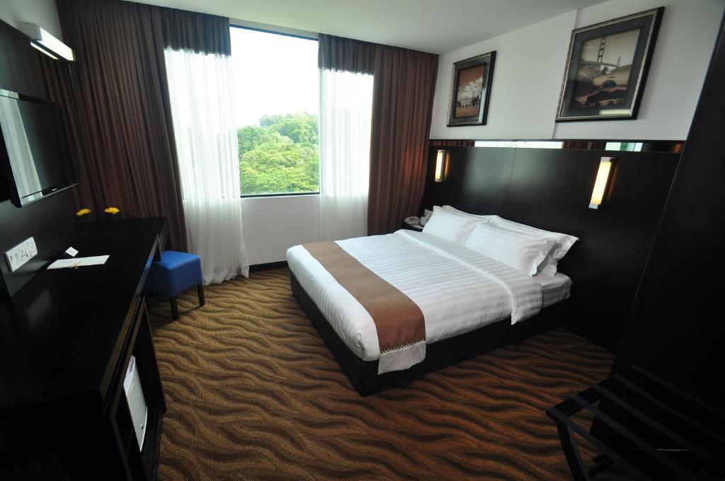 Двухместный (Улучшенный двухместный номер с 1 кроватью) отеля Dreamtel Kota Kinabalu, Кота-Кинабалу