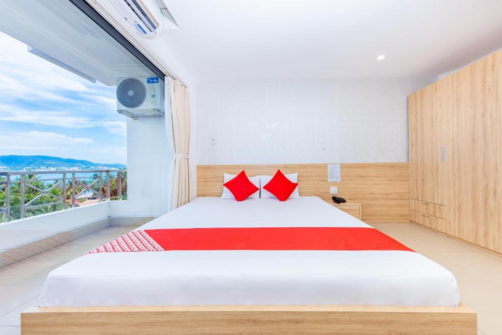 Двухместный (Двухместный номер Делюкс с 1 кроватью) отеля Camellia Nha Trang, Нячанг