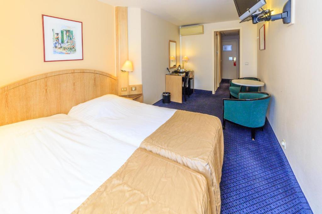 Двухместный (Улучшенный двухместный номер с 1 кроватью или 2 отдельными кроватями) отеля Hotel Pacific, Остенде