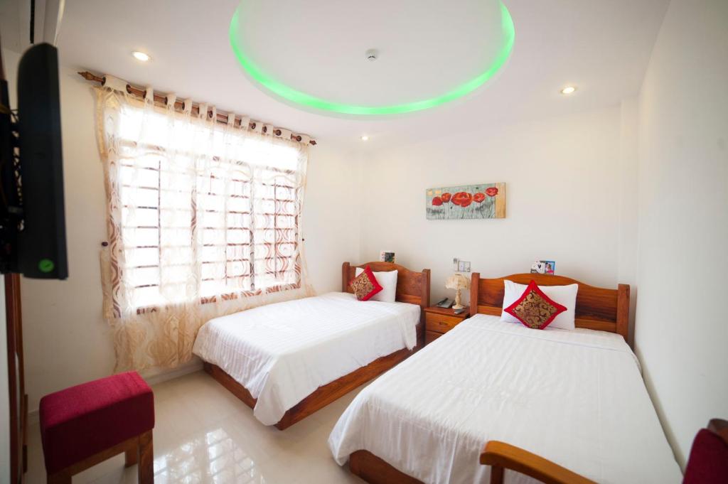 Двухместный (Двухместный номер Делюкс с 2 отдельными кроватями) отеля San San Hotel Da Nang, Дананг