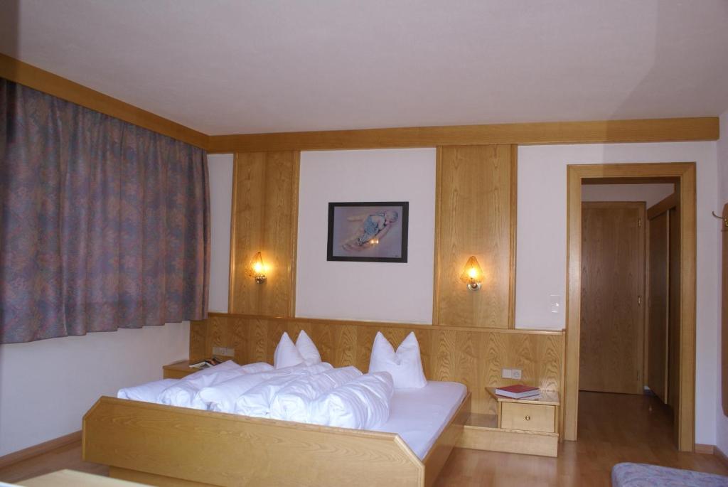 Двухместный (Двухместный номер с 1 кроватью и балконом) отеля Gasthof Hirschen, Йерценс