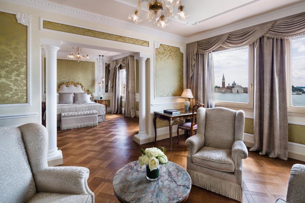 Сьюит (Люкс «Тициан» с видом на лагуну) отеля Baglioni Hotel Luna - The Leading Hotels of the World, Венеция