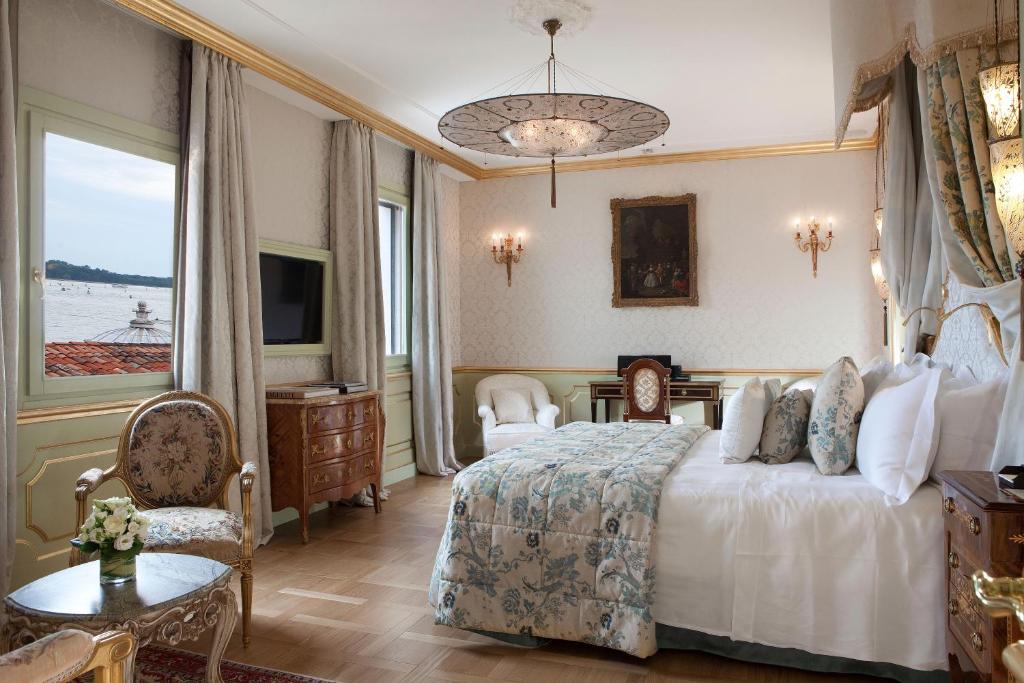 Двухместный (Люкс «Сан-Джорджо» с террасой) отеля Baglioni Hotel Luna - The Leading Hotels of the World, Венеция