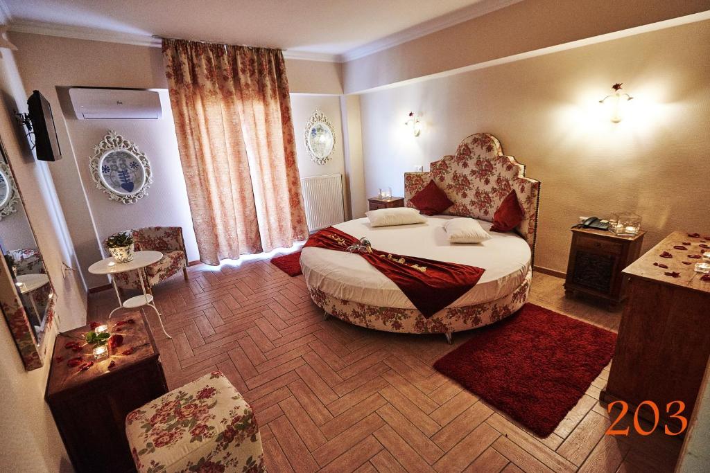 Двухместный (Улучшенный двухместный номер с 1 кроватью) отеля Atlantic Hotel, Афины