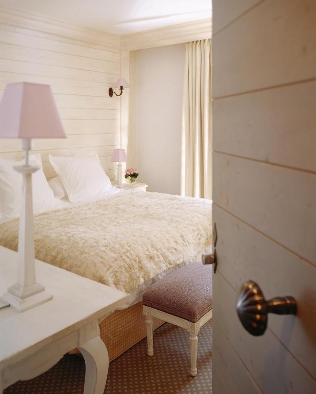 Двухместный (Классический двухместный номер с 1 кроватью или 2 отдельными кроватями) отеля Hôtel Les Barmes De l'Ours, Валь-дизер