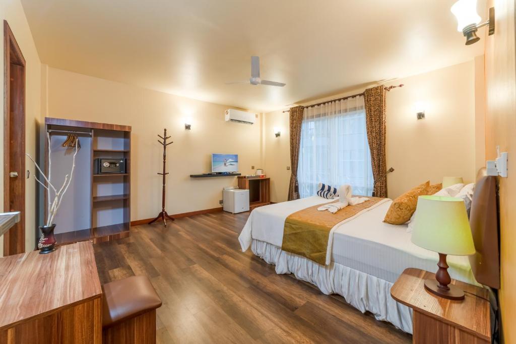 Двухместный (Двухместный номер Делюкс с 1 кроватью или 2 отдельными кроватями и балконом) гостевого дома Ostrov Hotel, Укулхас