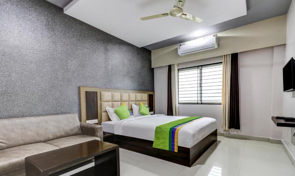 Двухместный ([Sanitized] Standard Double Room) отеля Hotel Sahara Suites, Бангалор