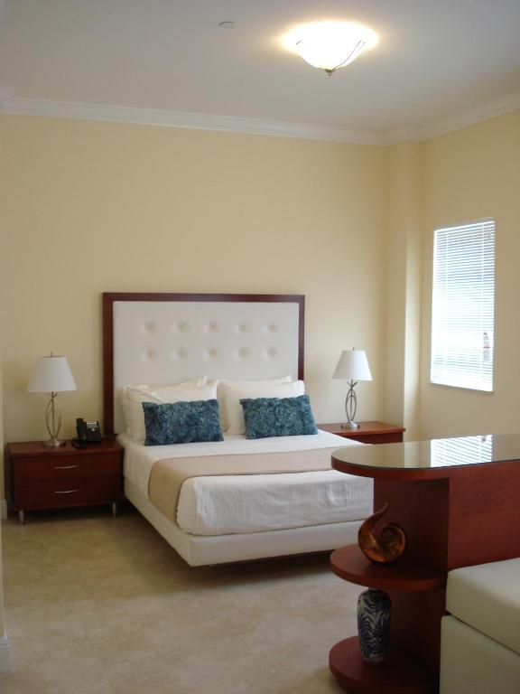 Двухместный (Номер-студио с кроватью размера «queen-size» - с безбарьерной душевой для гостей с ограниченными физическими возможностями) отеля Westover Arms Hotel, Майами-Бич