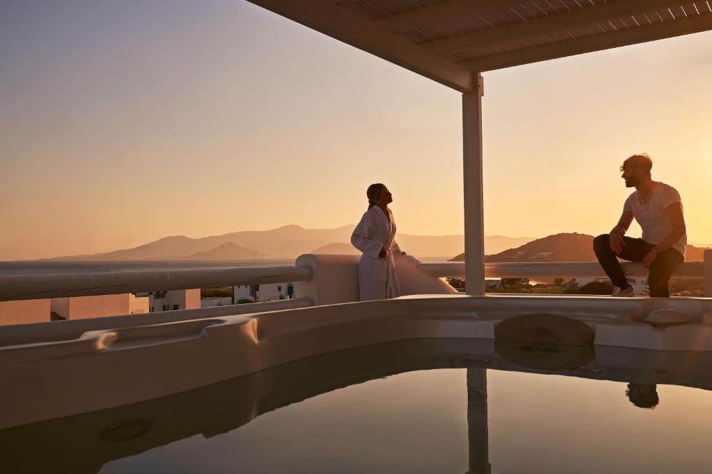 Сьюит (Люкс с открытой гидромассажной ванной, вид на море.) отеля 18 Grapes Hotel, Агиос-Прокопиос