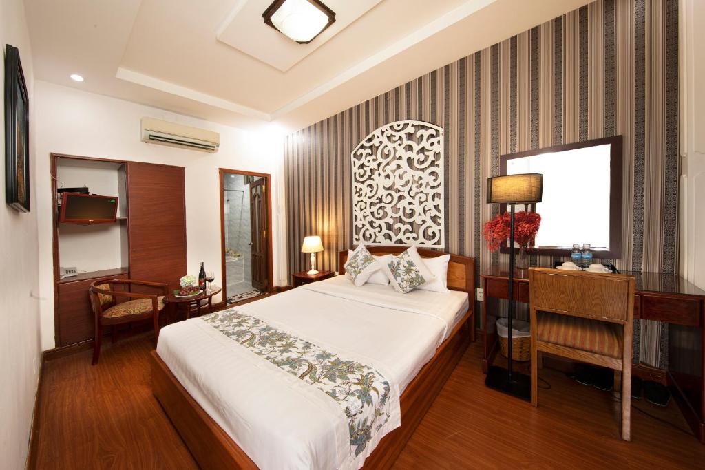 Двухместный (Улучшенный двухместный номер с 1 кроватью) отеля Vilion Central Hotel, Хошимин