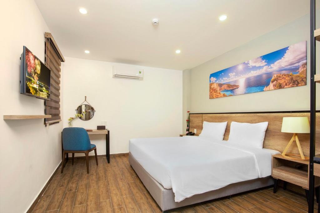 Двухместный (Стандартный двухместный номер с 1 кроватью) отеля Golden Lotus Central Hotel, Нячанг