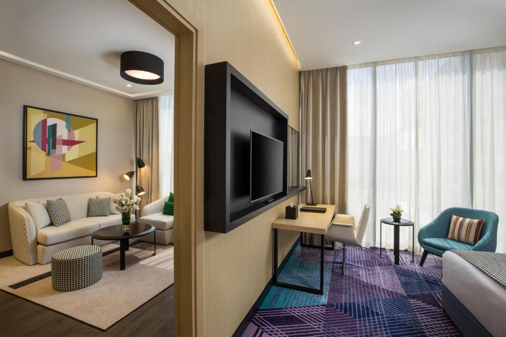 Сьюит (Люкс «Премиум») отеля Millennium Al Barsha, Дубай
