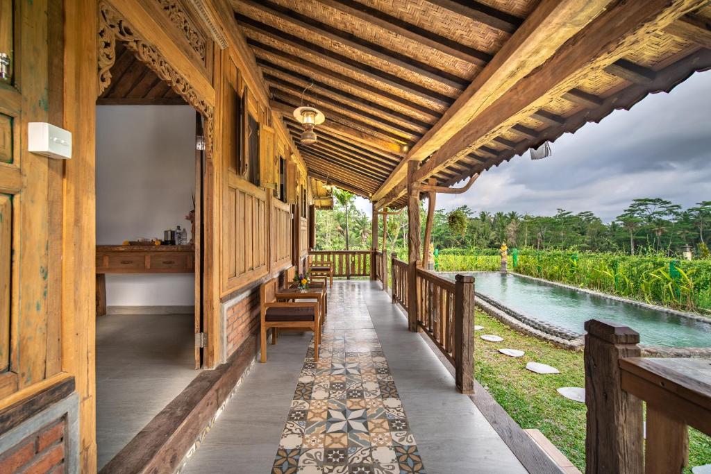 Вилла (Two-Bedroom Pool Villa with Ricefield View) виллы Nanang Antique Ubud Villa, Убуд