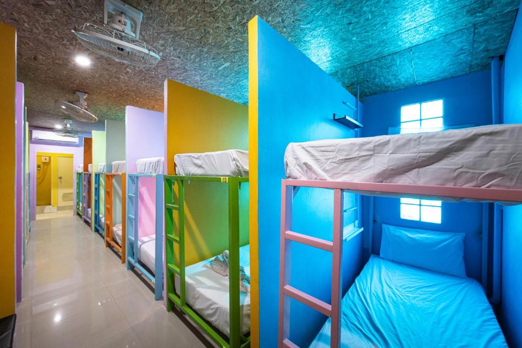 Номер (Single Bed in Dormitory Room - Lower Level), Smile Mansion