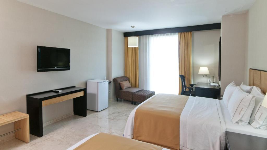 Двухместный (Двухместный номер с 2 двуспальными кроватями - Для некурящих) отеля Holiday Inn Express Ciudad Del Carmen, Сьюдад-дель-Кармен