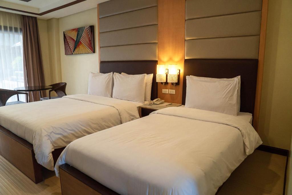 Двухместный (Улучшенный двухместный номер с 2 отдельными кроватями) курортного отеля Cebu Westown Lagoon - South Wing, Себу