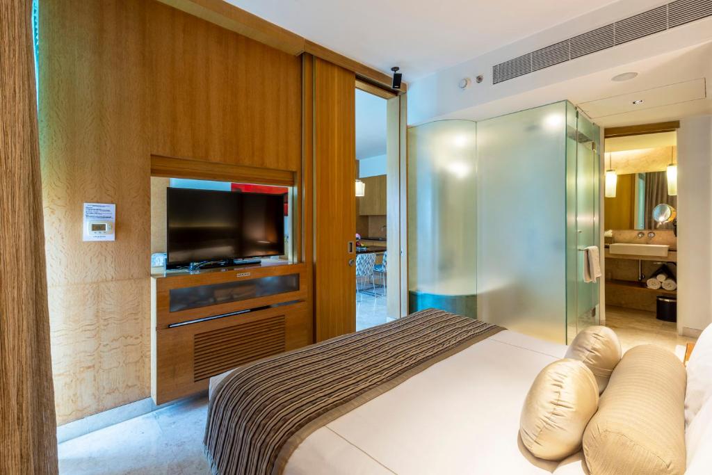 Сьюит (Deluxe Suite City View Queen Bed), Vivanta By Taj - Whitefield