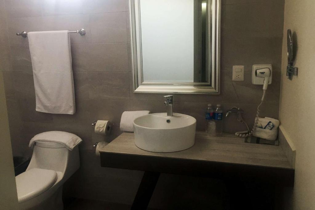 Четырехместный (Executive Quadruple Room with Two Double Beds - Non-Smoking) отеля Best Western Gran Plaza, Игуала-де-ла-Индепенденсия