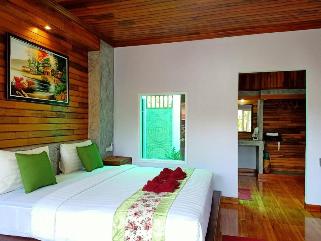 Двухместный (Номер с кроватью размера «queen-size» и видом на сад) курортного отеля Lanta Riviera Resort, Ко Ланта