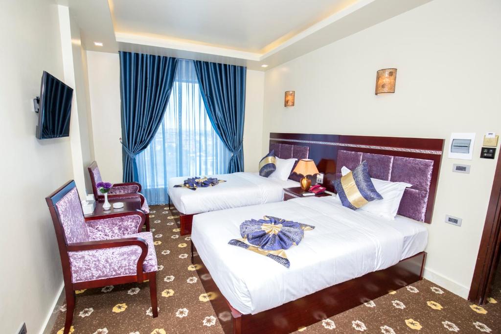 Двухместный (Улучшенный двухместный номер с 2 отдельными кроватями и видом на город) отеля Gallant Hotel, Хайфон