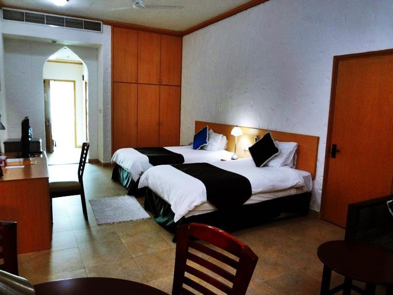 Двухместный (Стандартный двухместный номер с 1 кроватью или 2 отдельными кроватями, вид на море) отеля Safari Village, Маскат