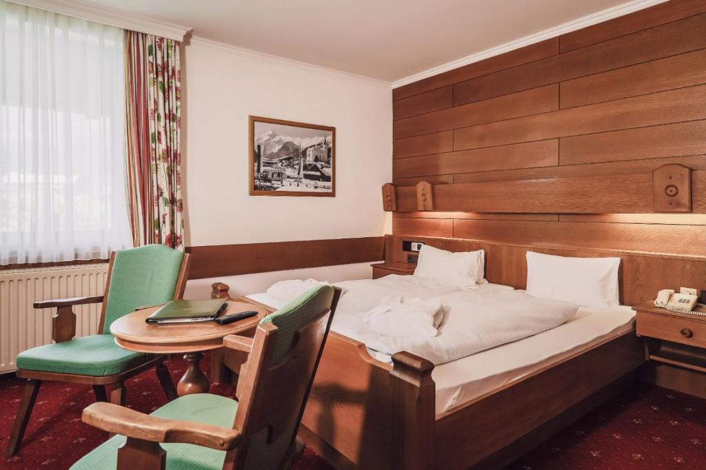 Двухместный (Двухместный номер эконом-класса с 1 кроватью) отеля Hotel Martini, Капрун