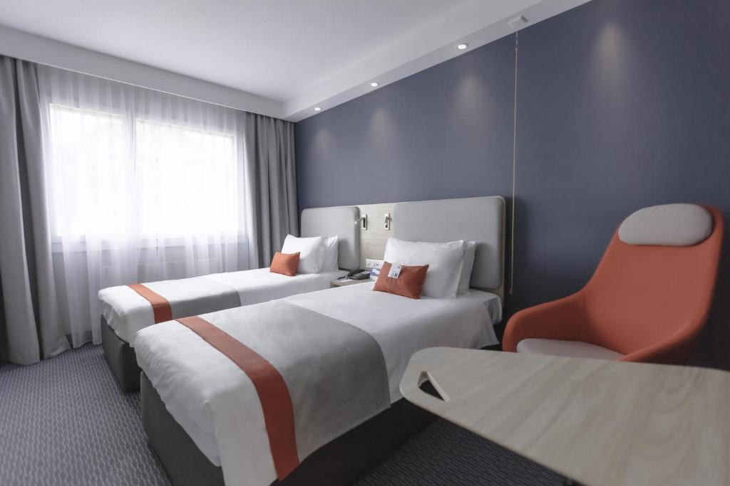 Двухместный (Twin Room Barrier Free) отеля Holiday Inn Express Luzern-Neuenkirch, Ротенбург