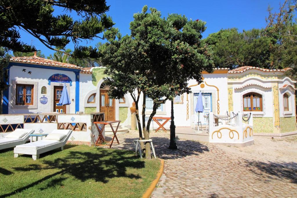 Номер (Вилла с 1 спальней с видом на сад) отеля Villa Ana Margarida Beach, Эрисейра