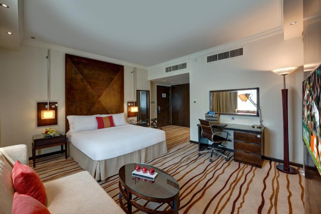 Двухместный (Классический номер с кроватью размера «king-size») отеля Media Rotana Dubai, Дубай