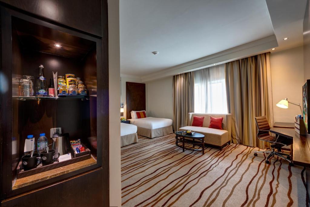 Двухместный (Классический двухместный номер с 2 отдельными кроватями) отеля Media Rotana Dubai, Дубай