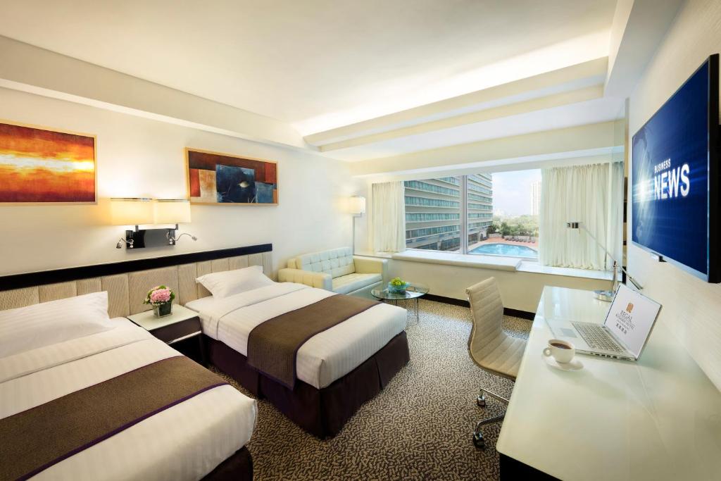 Двухместный (Улучшенный номер) отеля Regal Riverside Hotel, Гонконг (город)