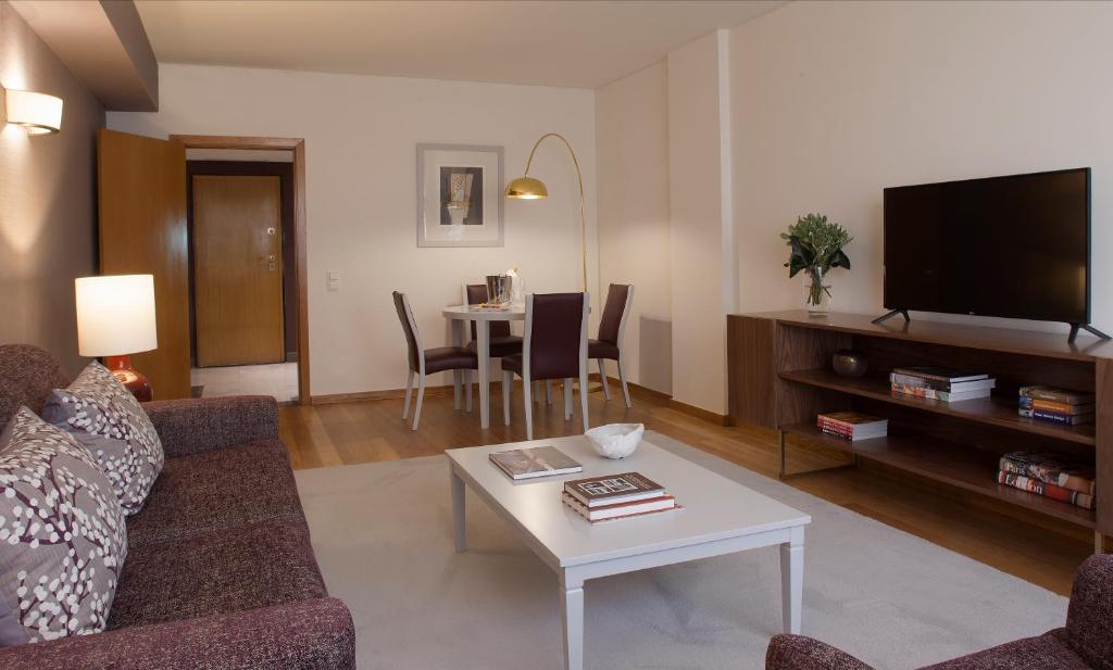 Апартаменты (Семейные апартаменты Делюкс) апарт-отеля Altis Suites, Лиссабон