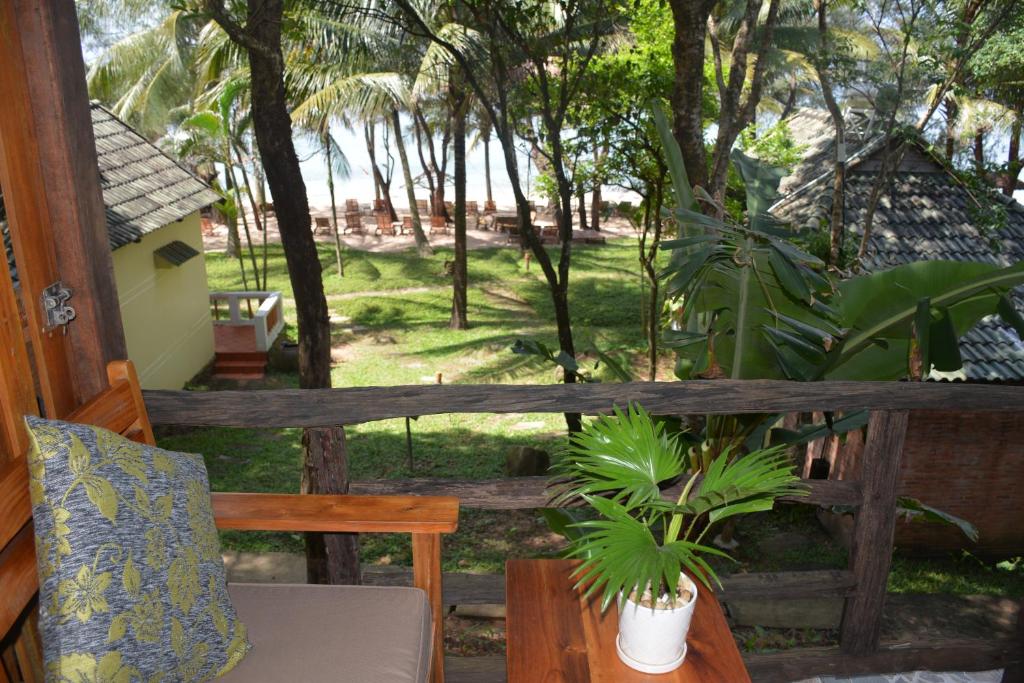 Номер (Бунгало с частичным видом на море) курортного отеля Ancarine Beach Resort, Дуонг-Донг