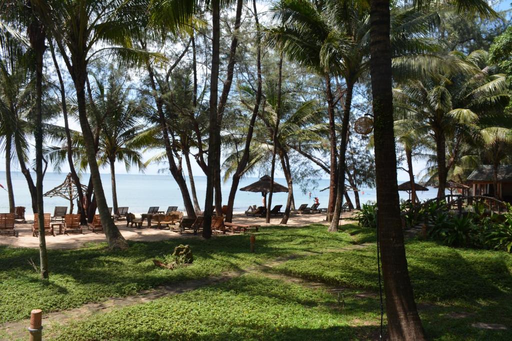 Номер (Бунгало - С видом на пляж) курортного отеля Ancarine Beach Resort, Дуонг-Донг