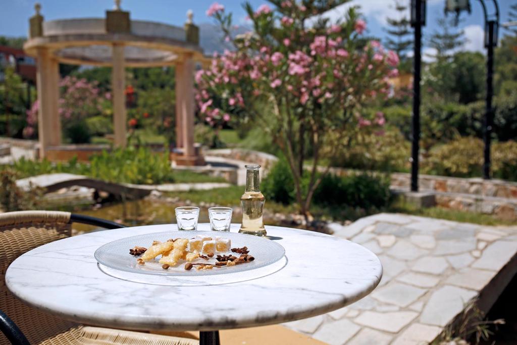 Двухместный (Двухместный номер с видом на сад) отеля Orpheas Resort Hotel (Adults Only), Георгиуполис