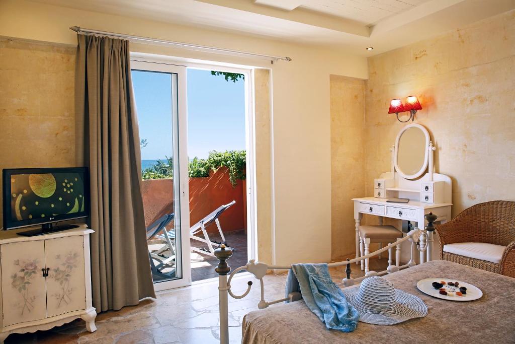 Сьюит (Стандартный двухместный люкс с 1 кроватью) отеля Orpheas Resort Hotel (Adults Only), Георгиуполис