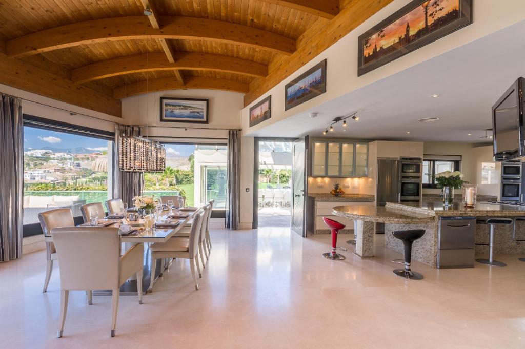 Вилла (Вилла с 10 спальнями), VILLA 10 bedrooms NEW GOLDEN MILE, MARBELLA