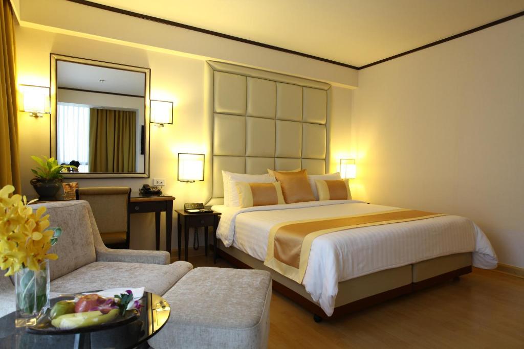 Двухместный (Представительский двухместный номер с 1 кроватью или 2 отдельными кроватями) отеля The Four Wings Hotel Bangkok, Бангкок