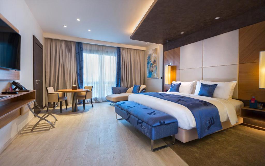 Двухместный (Улучшенный номер с кроватью размера «king-size») отеля Mövenpick Hotel du Lac Tunis, Тунис (город)