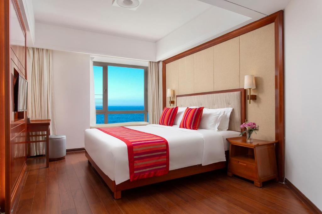 Сьюит (Семейный суперлюкс с 2 спальнями и видом на море) отеля Sanya Seacube Holiday Hotel, Санья