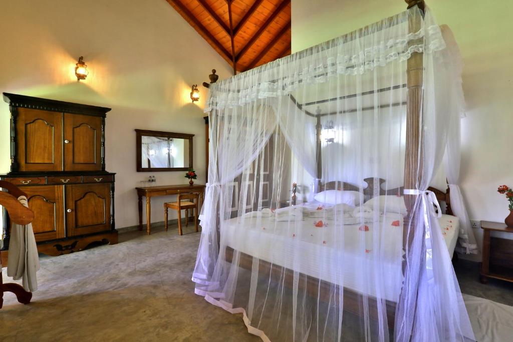 Двухместный (Номер Делюкс с кроватью размера «king-size») отеля Panchi Villa, Бентота