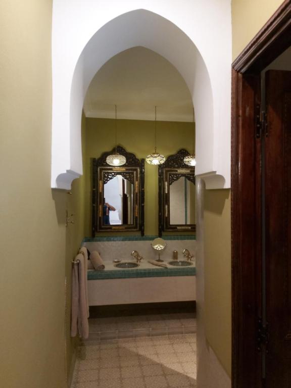 Сьюит (Люкс «Сара»), Riad Les Nuits de Marrakech