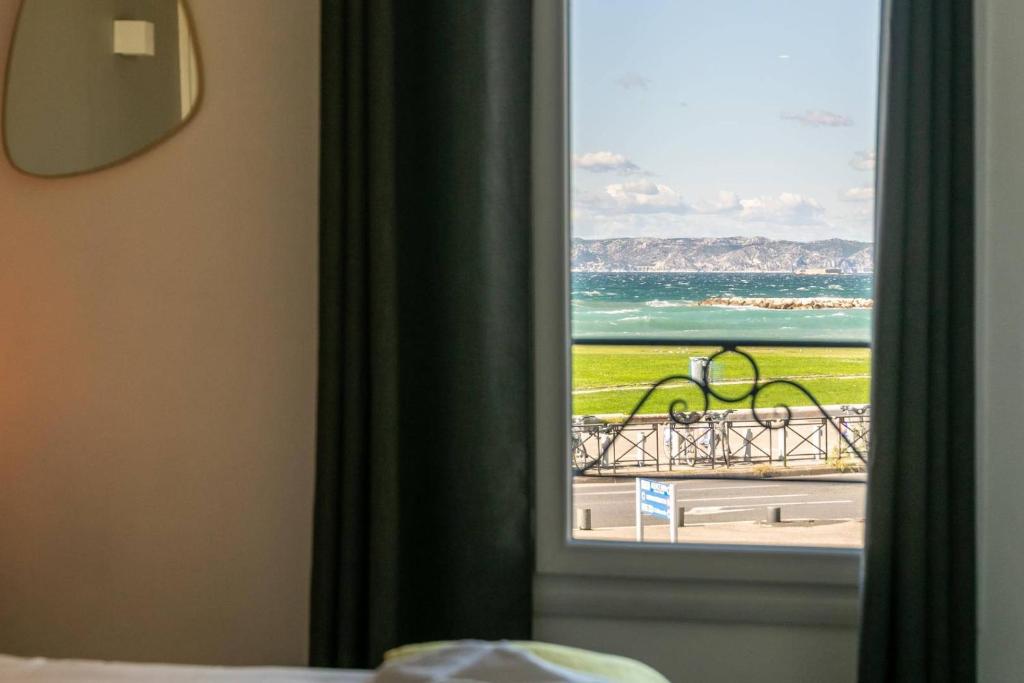 Двухместный (Стандартный двухместный номер с 1 кроватью и видом на море) отеля Hôtel Le Mistral, Марсель