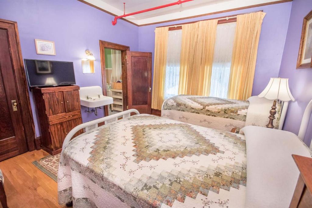 Семейный (Семейный люкс с 2 спальнями), The Edgewater Hotel