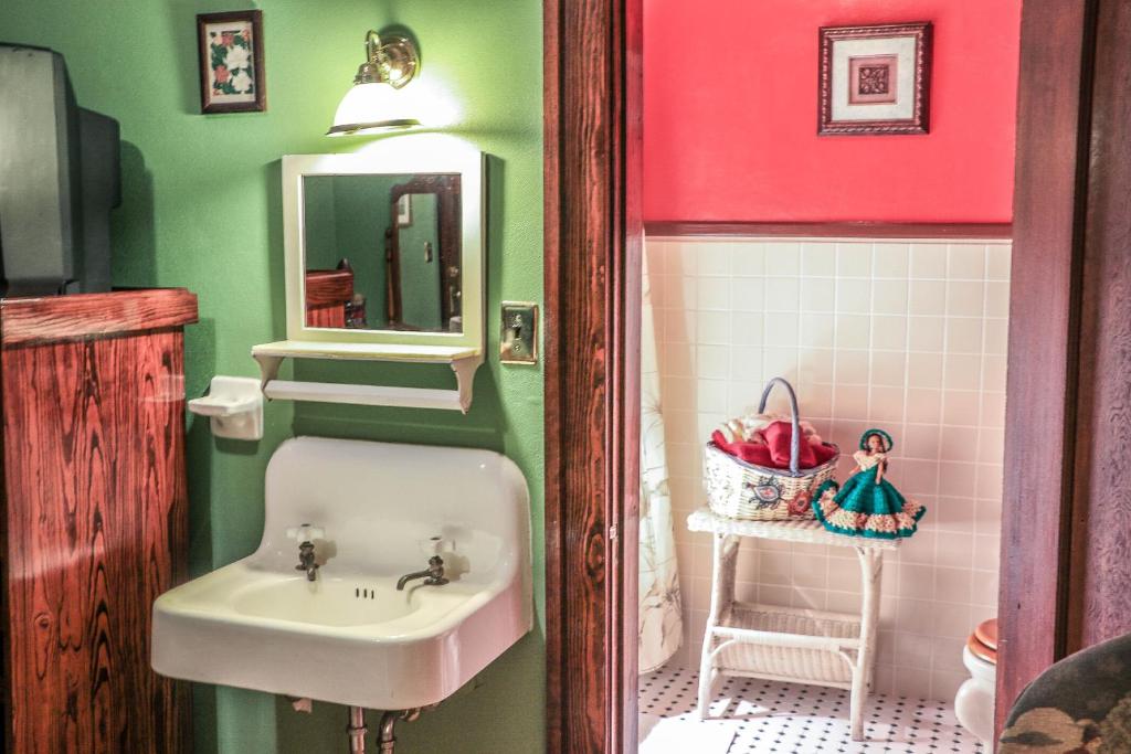 Двухместный (Номер с кроватью размера «king-size»), The Edgewater Hotel