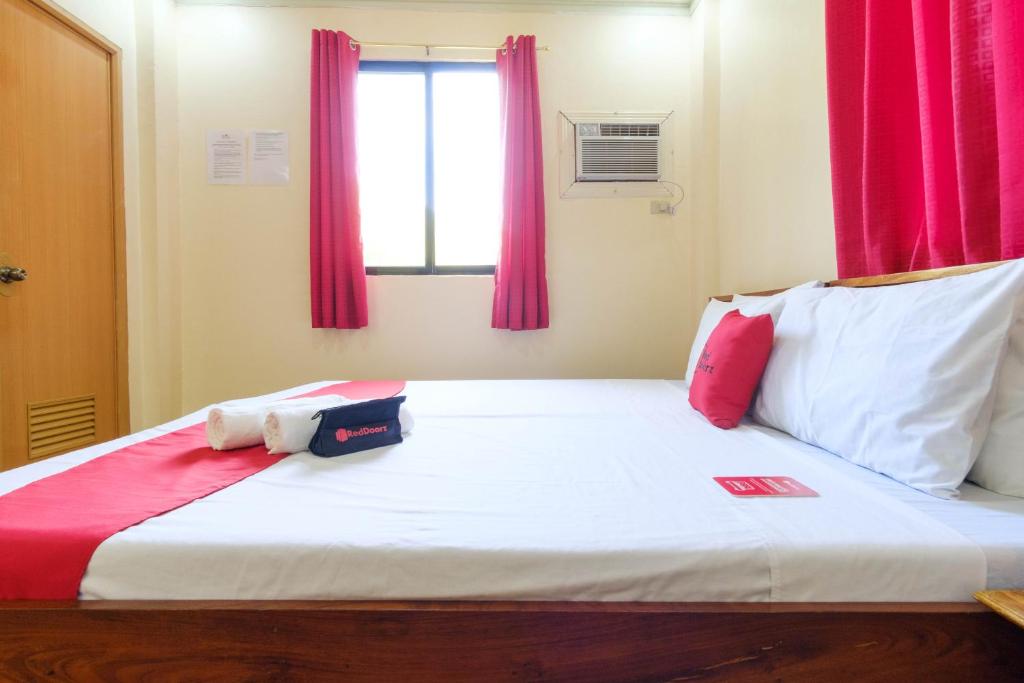 Двухместный (Двухместный номер с 1 кроватью) отеля RedDoorz @ Poblacion 6 Coron, Корон