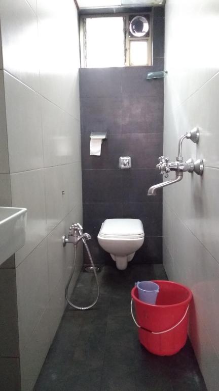 Двухместный (Double Room With Shared Bathroom Non AC) отеля Carlton Hotel, Мумбай